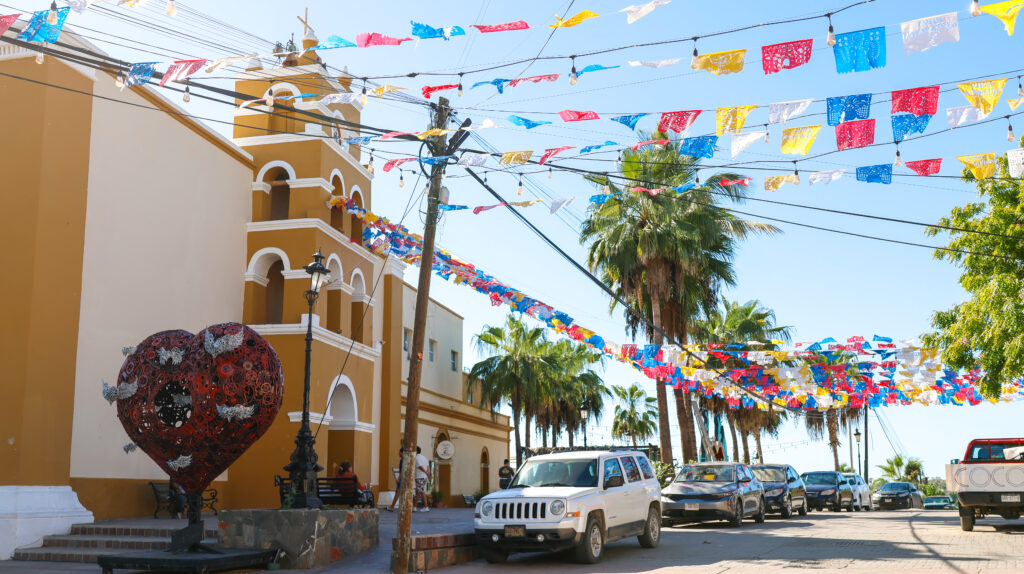Todos Santos Tour Plaza